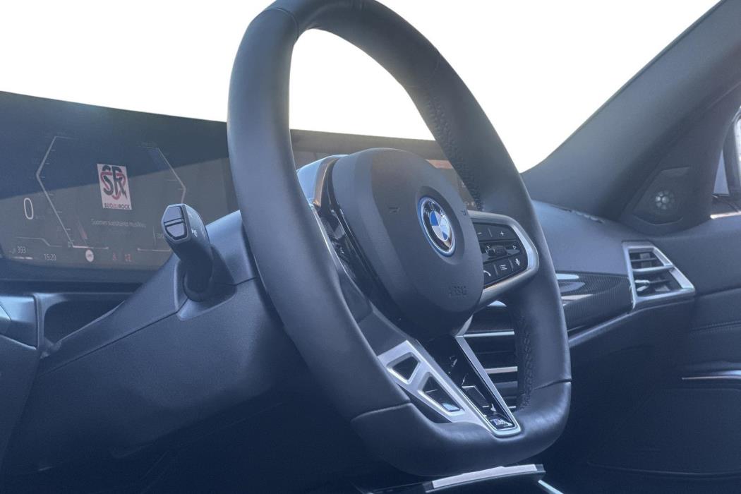 BMW 330 2025