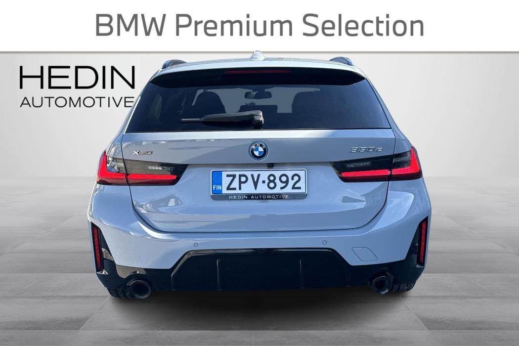 BMW 330 2025