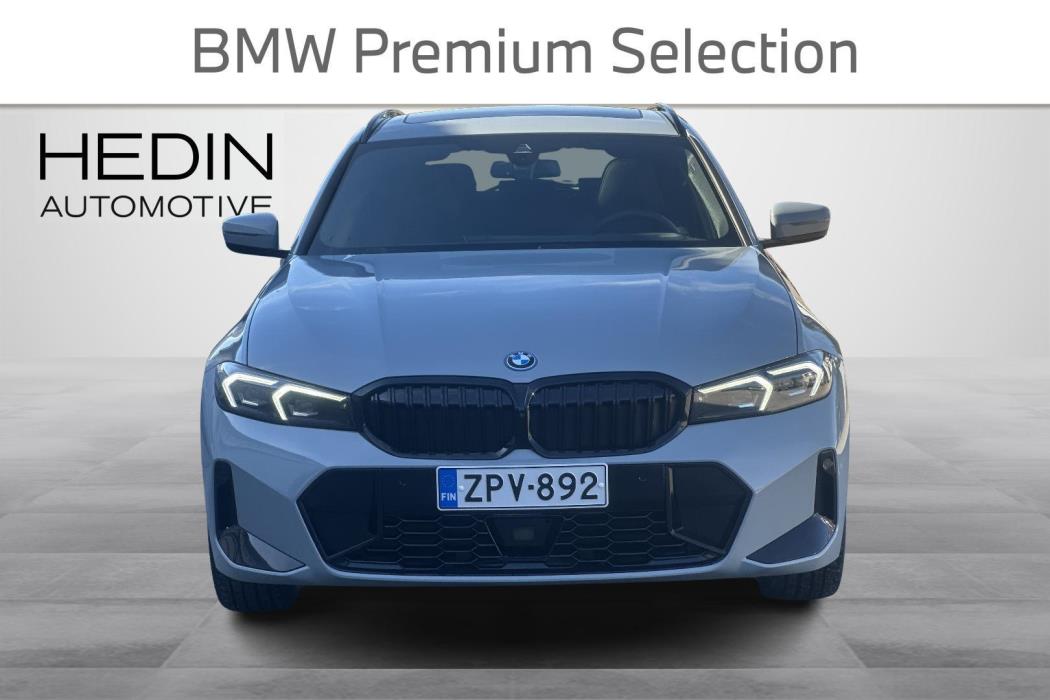BMW 330 2025