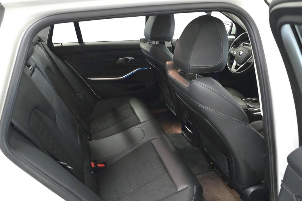 BMW 330 2021