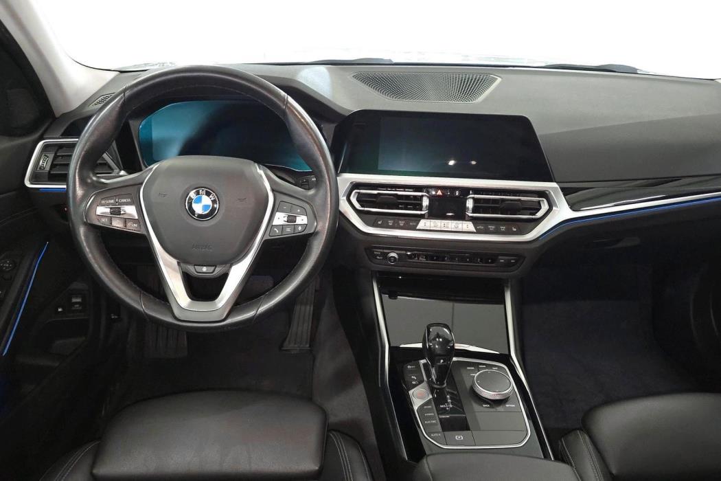 BMW 330 2021