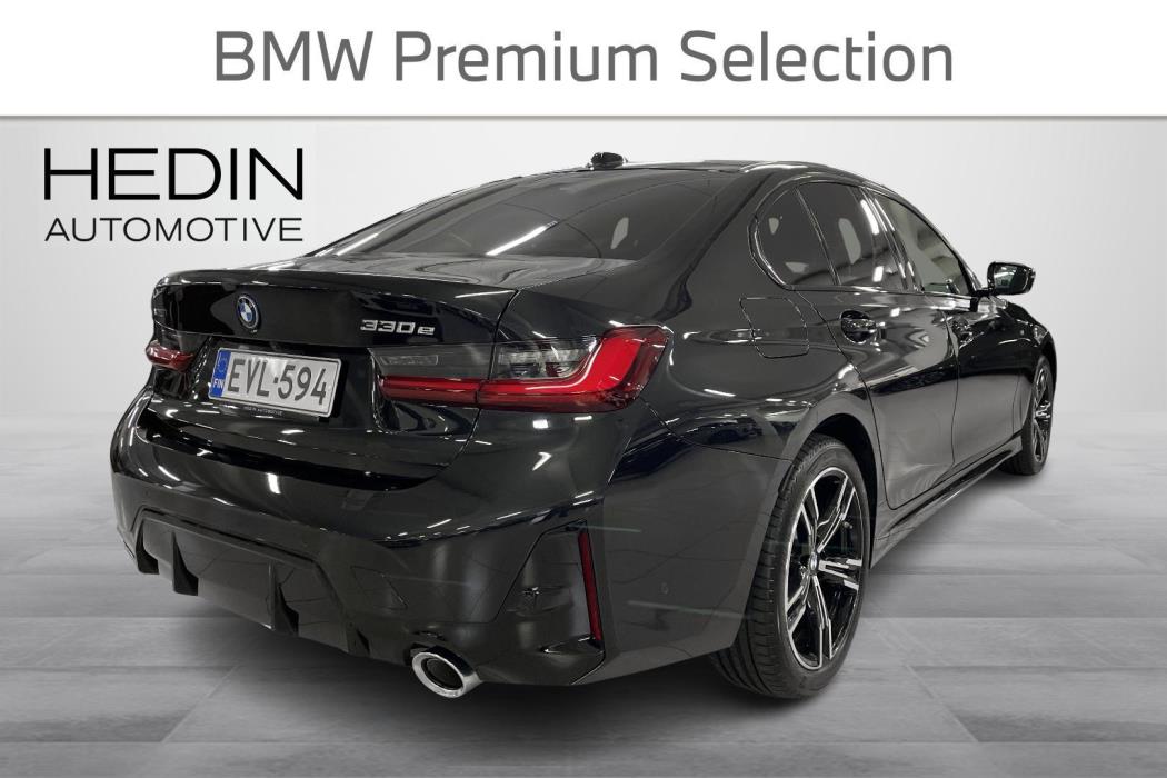 BMW 330 2025