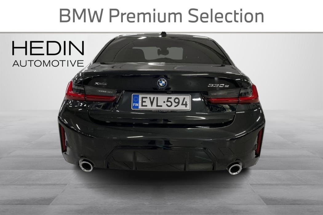 BMW 330 2025