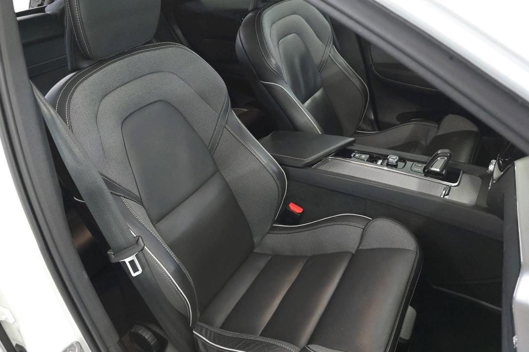 VOLVO XC60 2021