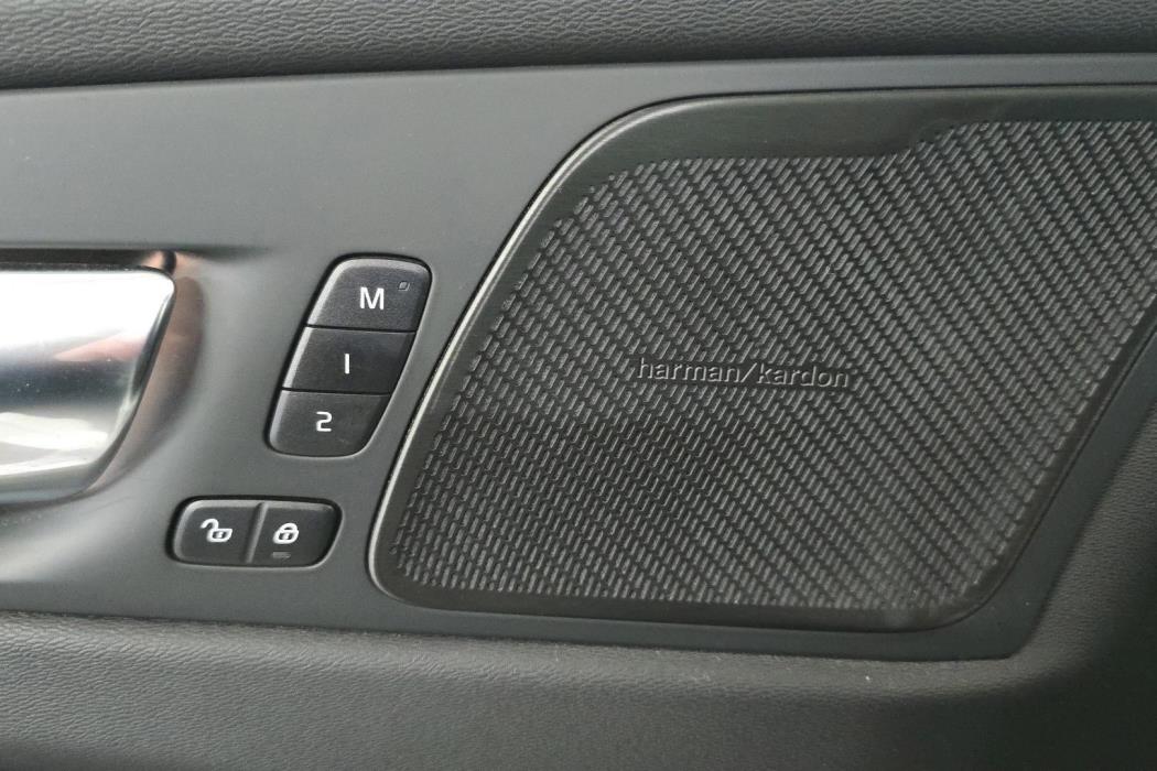 VOLVO XC60 2021