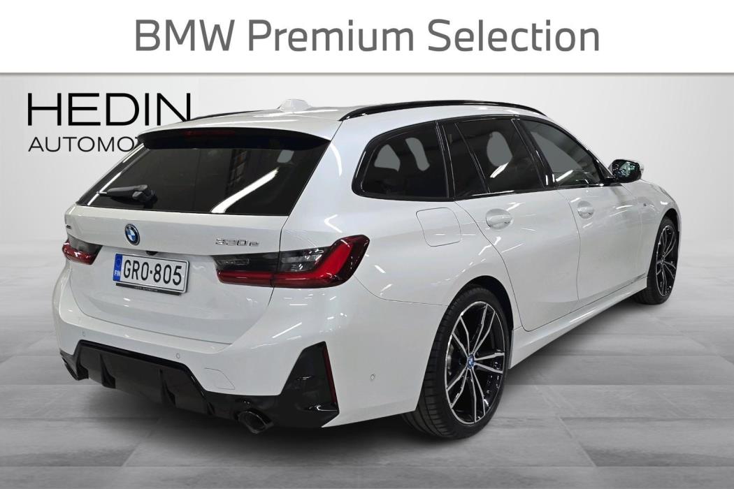 BMW 330 2023