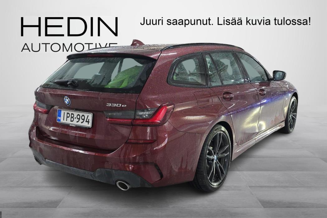 BMW 330 2022