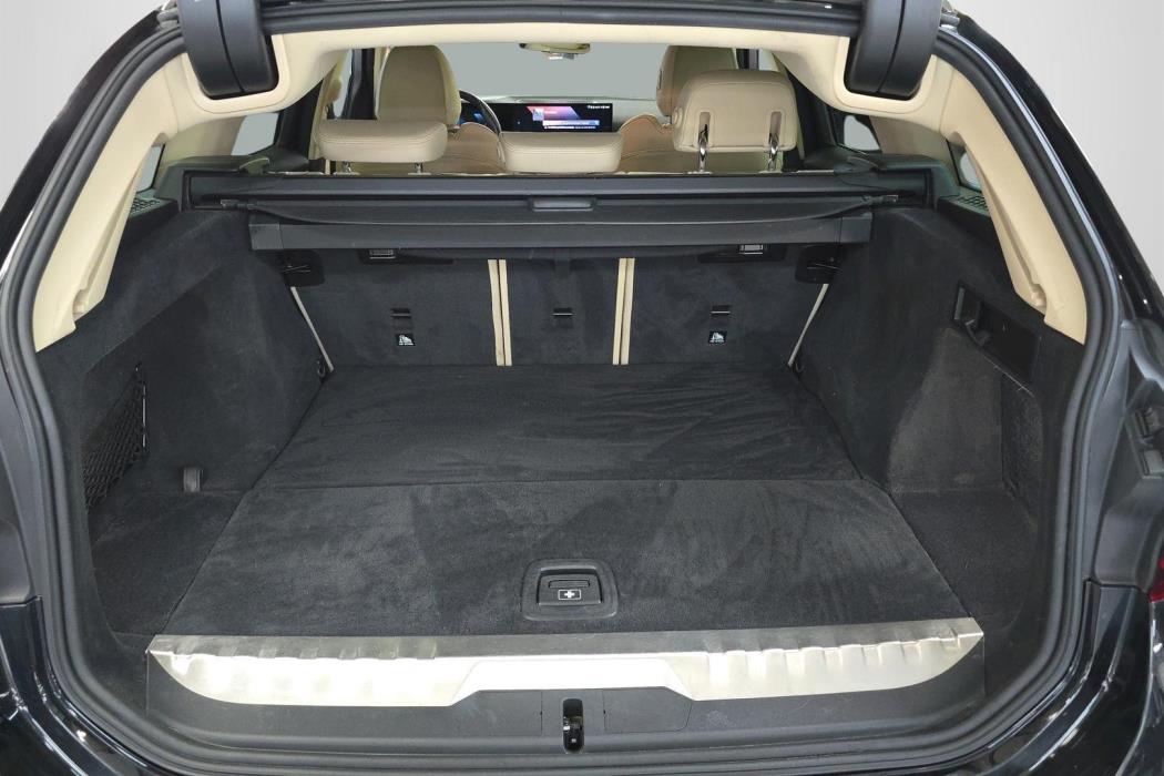 BMW 330 2023