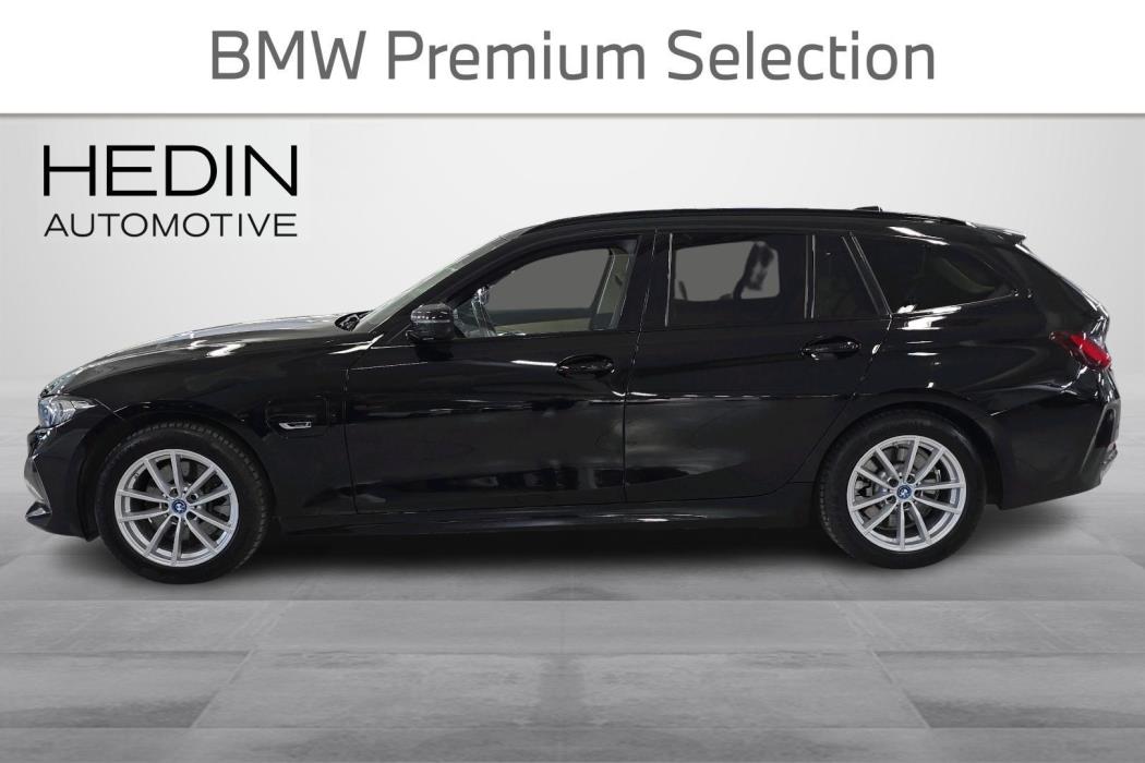 BMW 330 2023