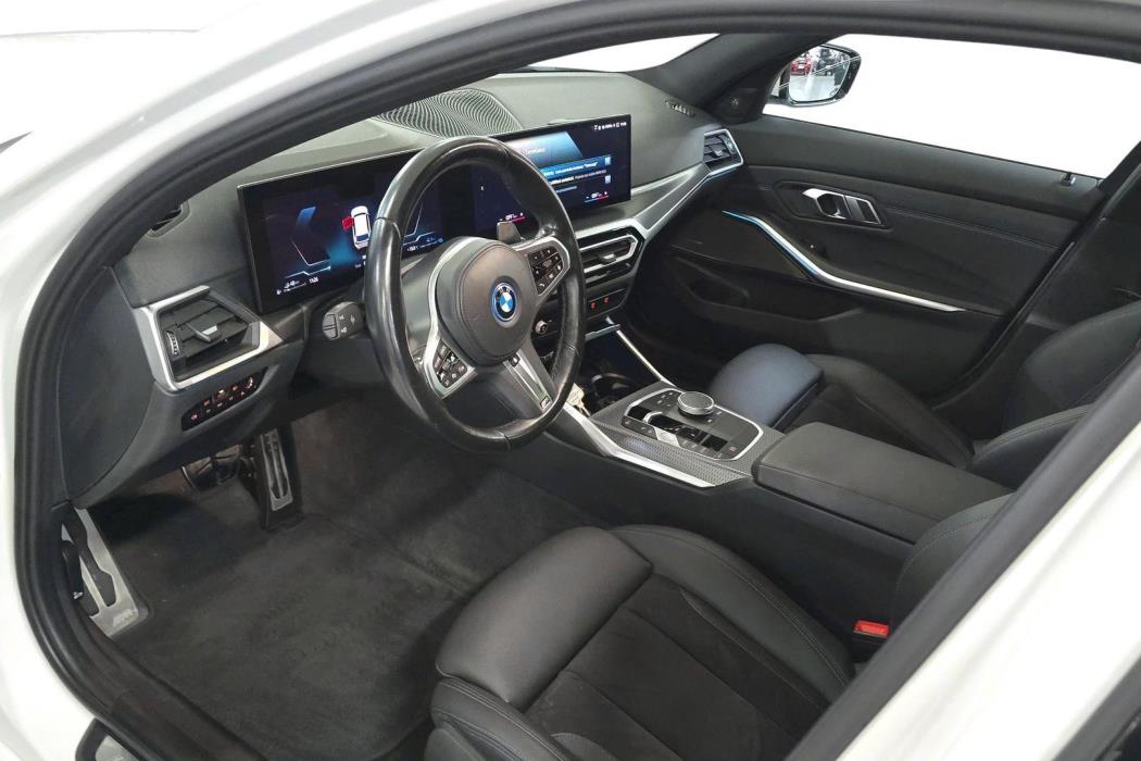 BMW 330 2023