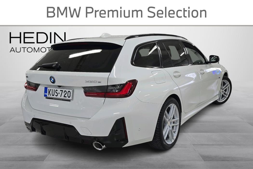 BMW 330 2023