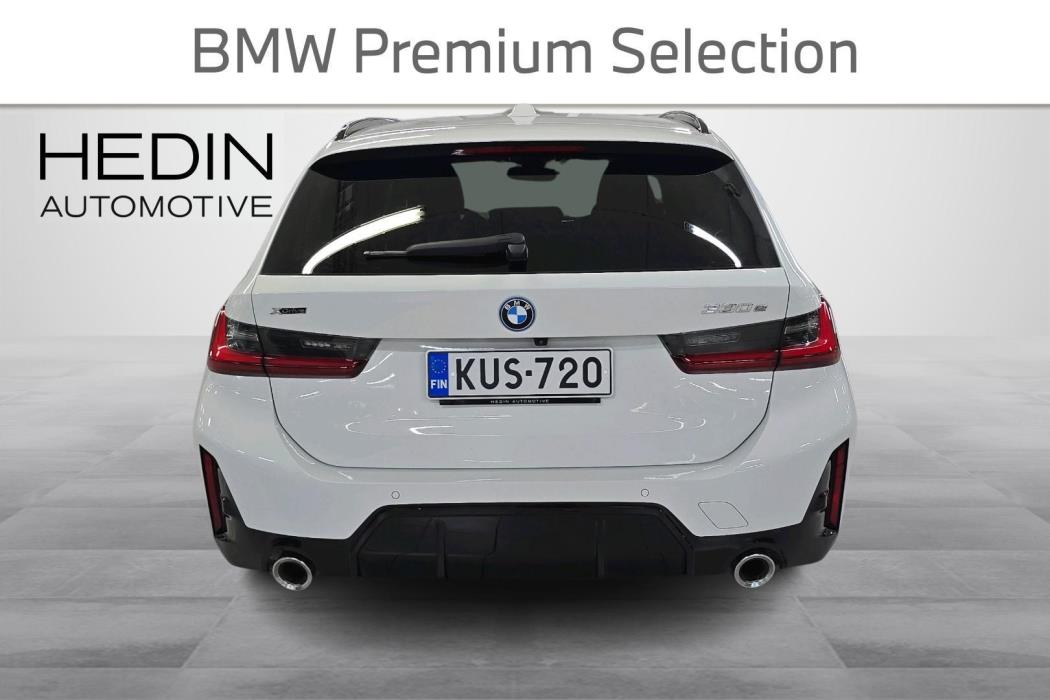 BMW 330 2023