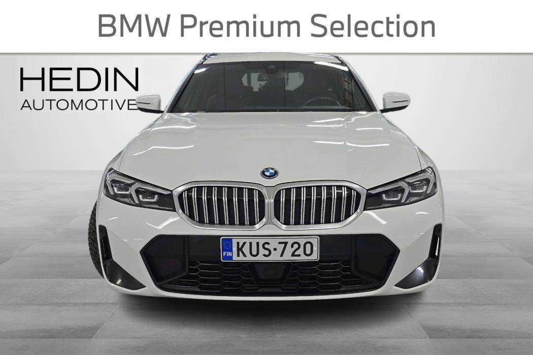 BMW 330 2023