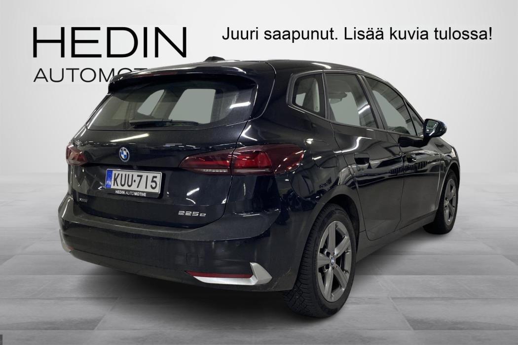BMW 225 2023