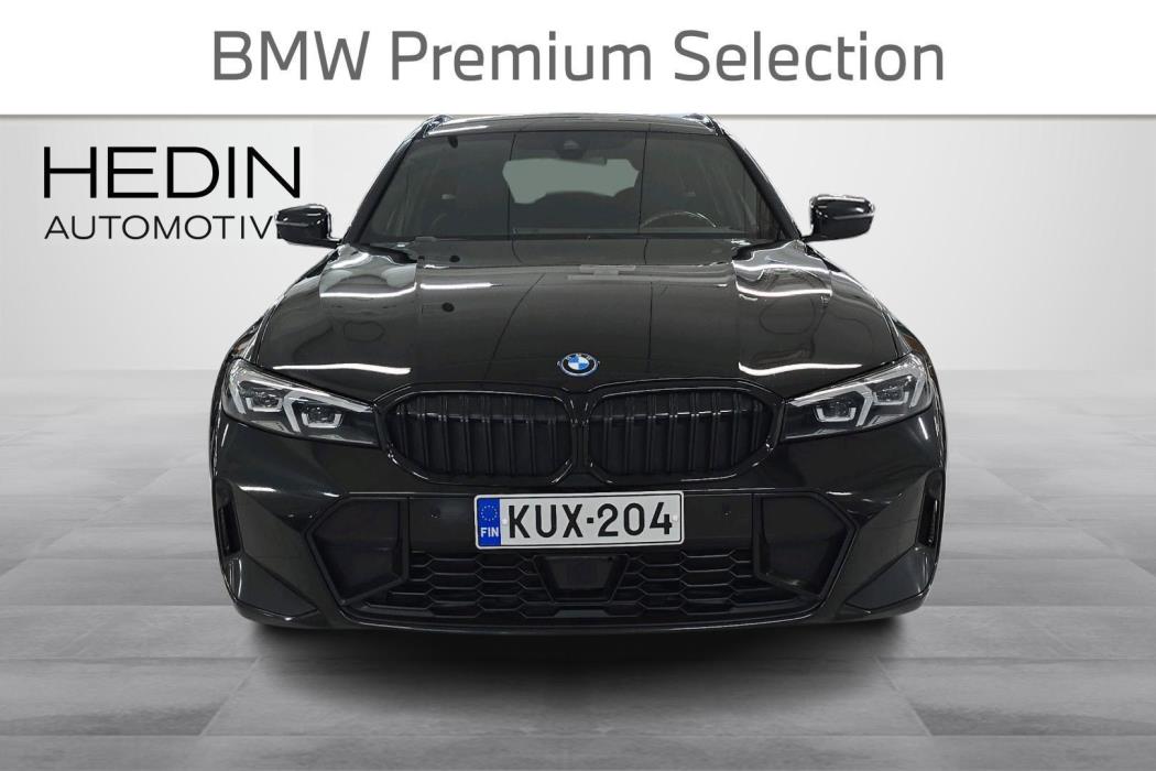 BMW 330 2023