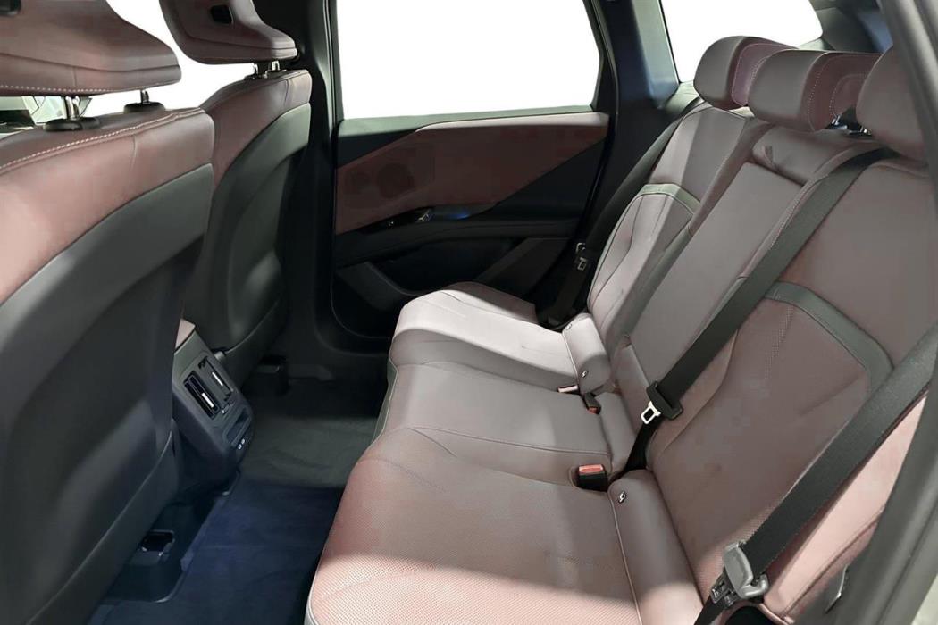 BMW iX3 2026