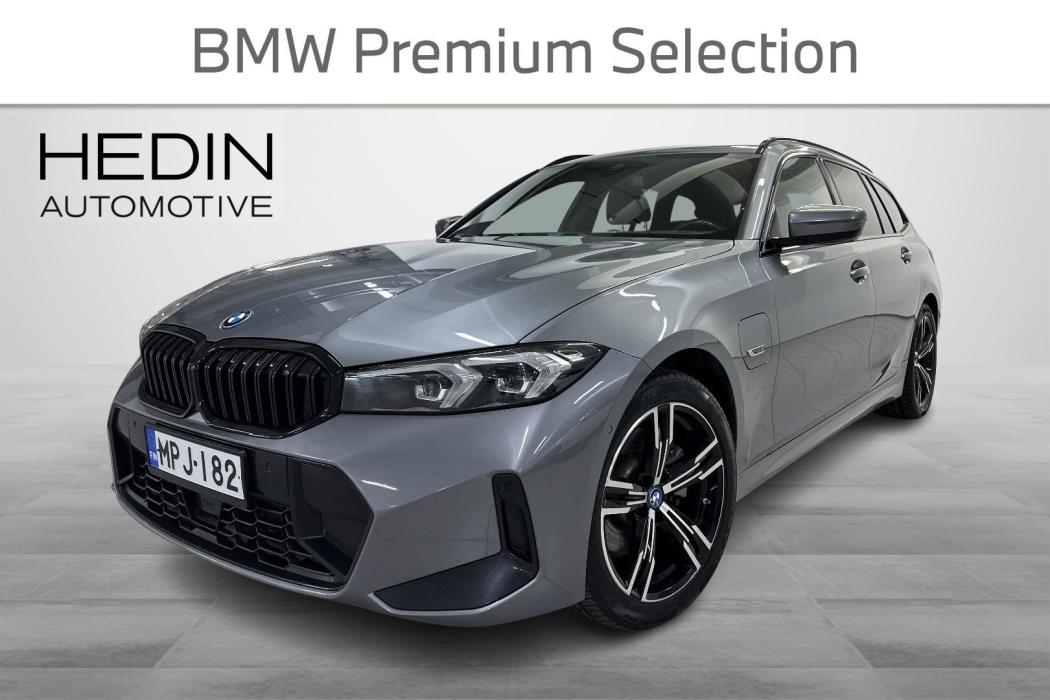 BMW 330 2023