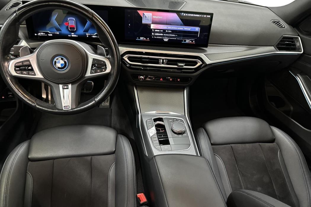 BMW 330 2023