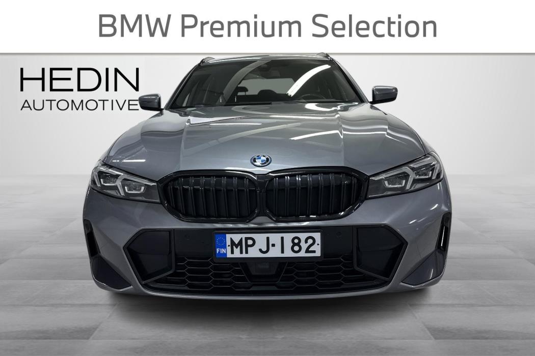BMW 330 2023