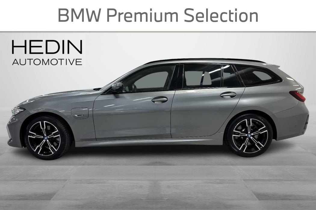 BMW 330 2023