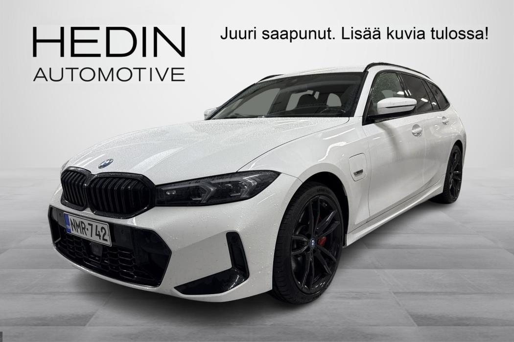 BMW 330 2023