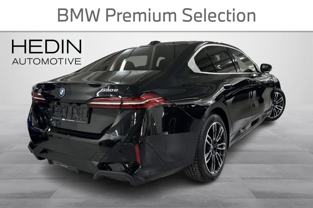BMW 550 2024