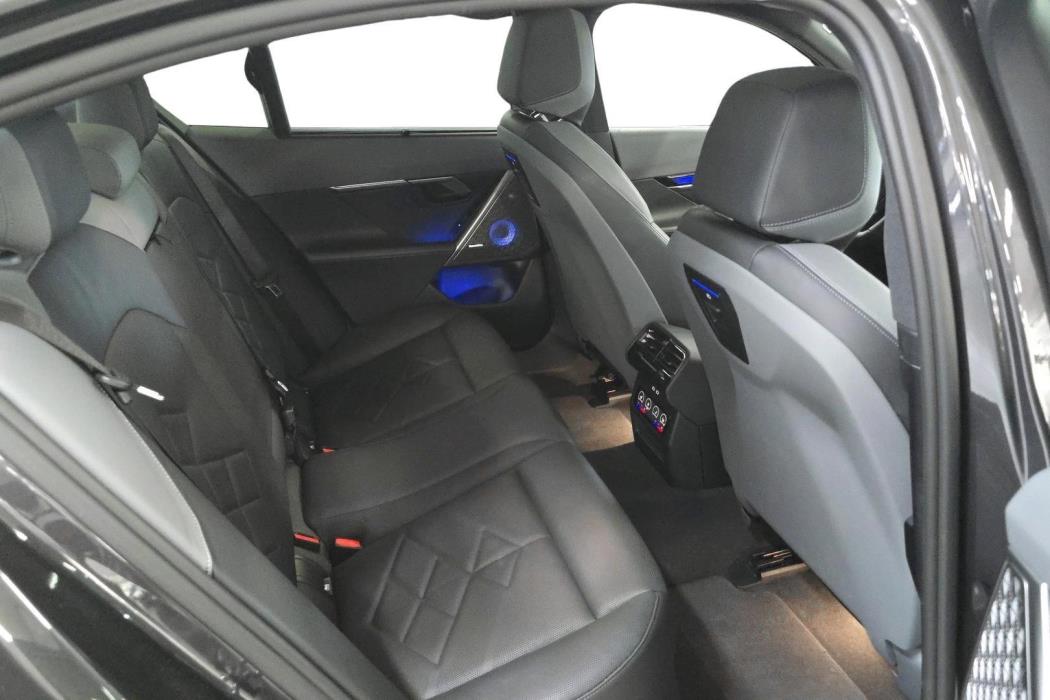 BMW 550 2024