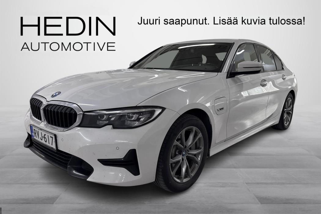 BMW 330 2022