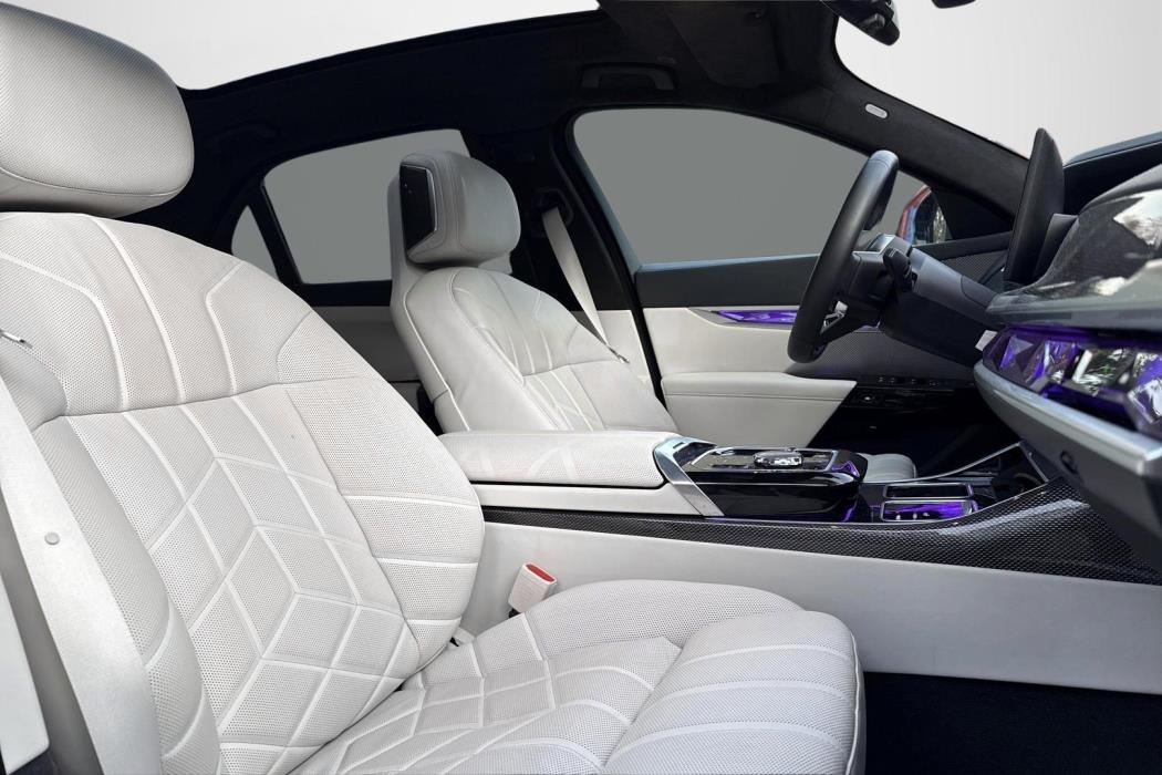 BMW i7 2024