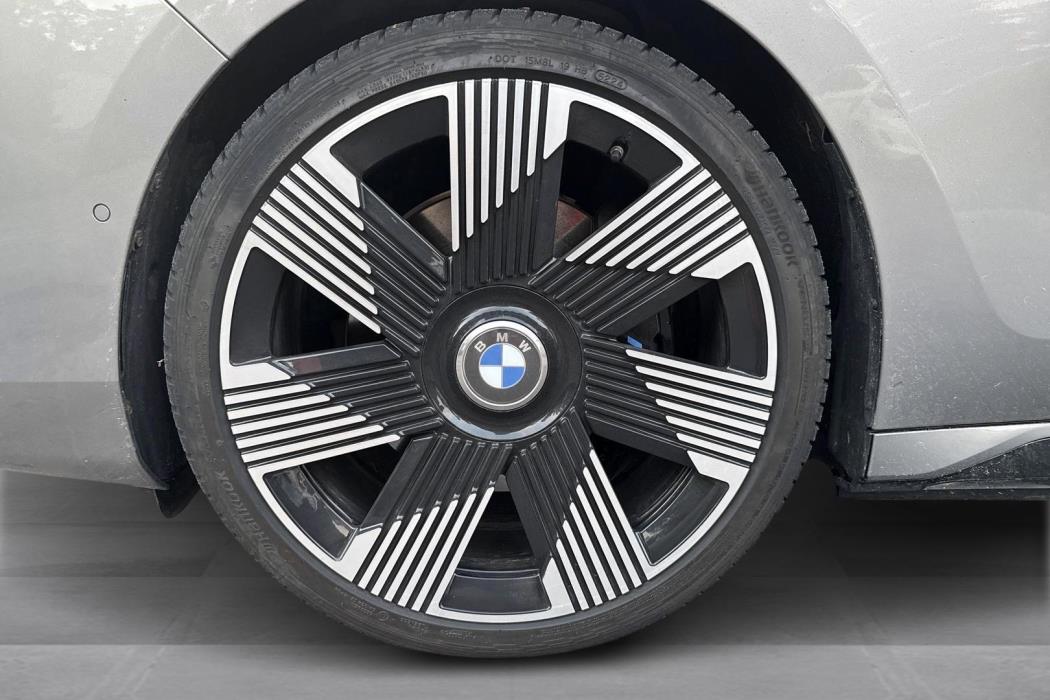 BMW i7 2024