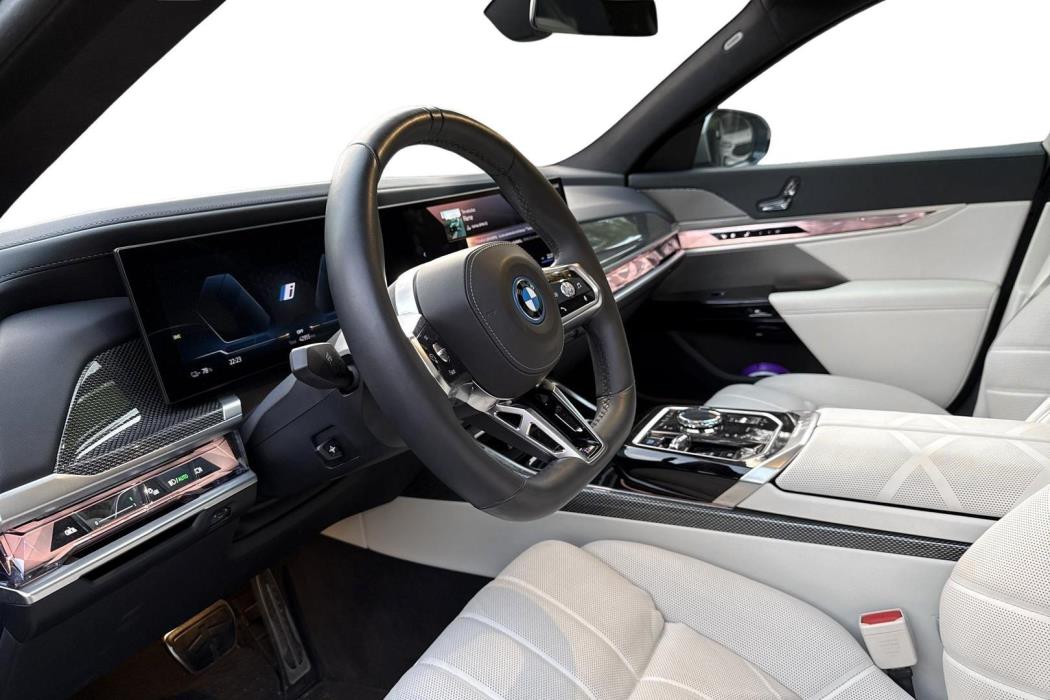 BMW i7 2024