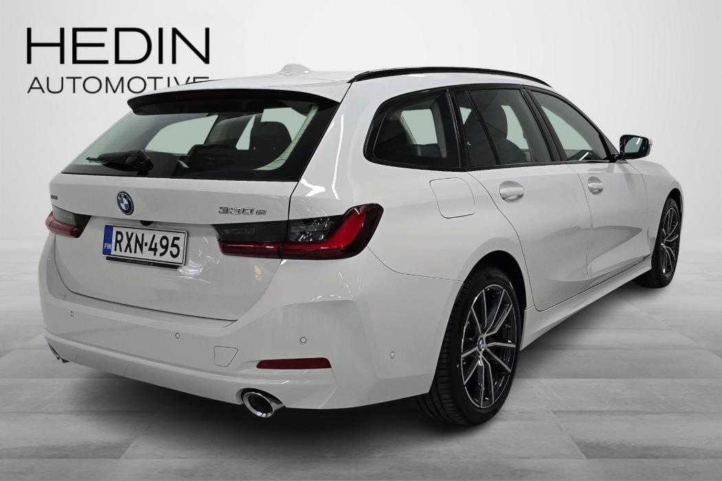 BMW 330 2025