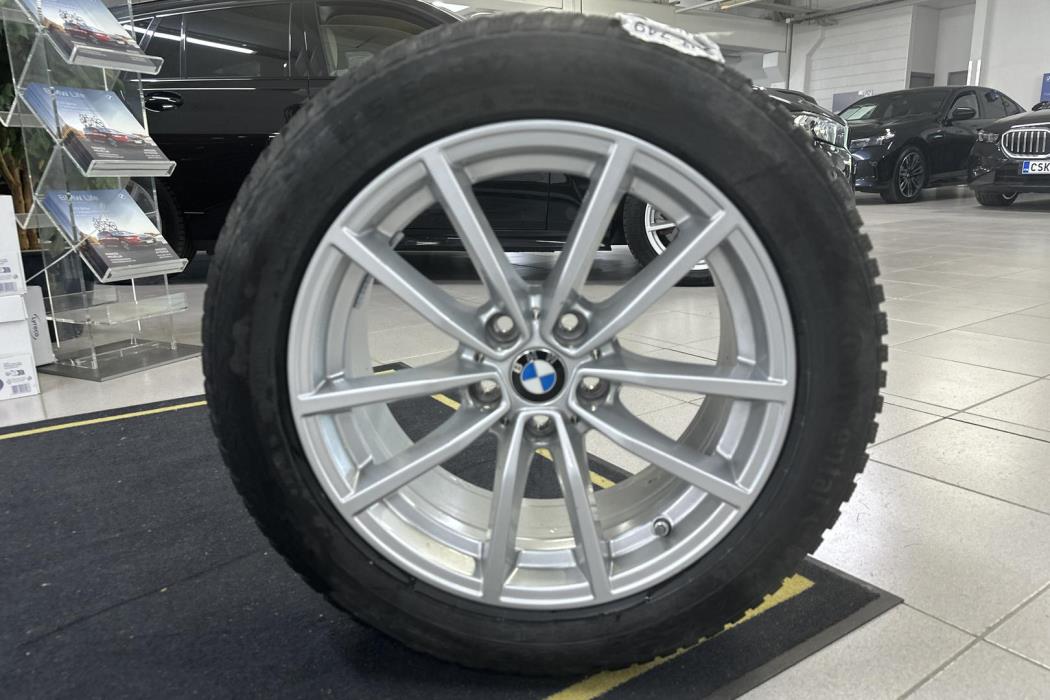 BMW 330 2024
