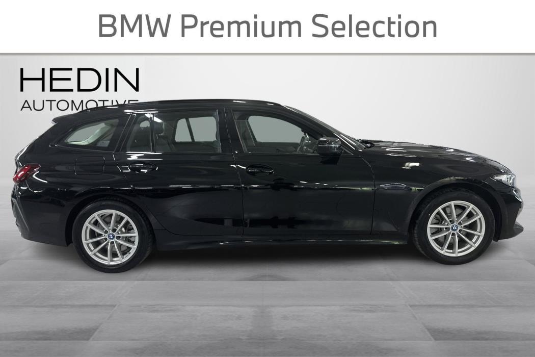 BMW 330 2024