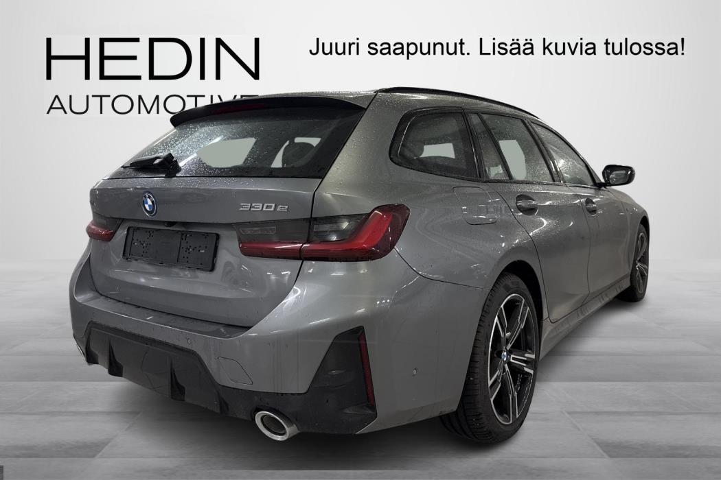 BMW 330 2025