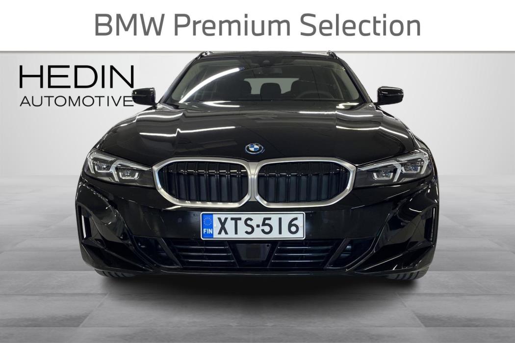 BMW 330 2025