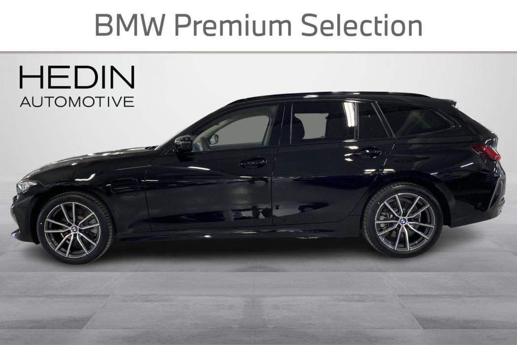 BMW 330 2025