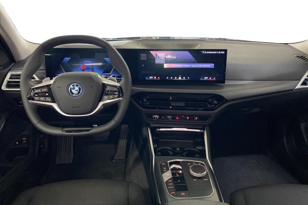 BMW 330 2025
