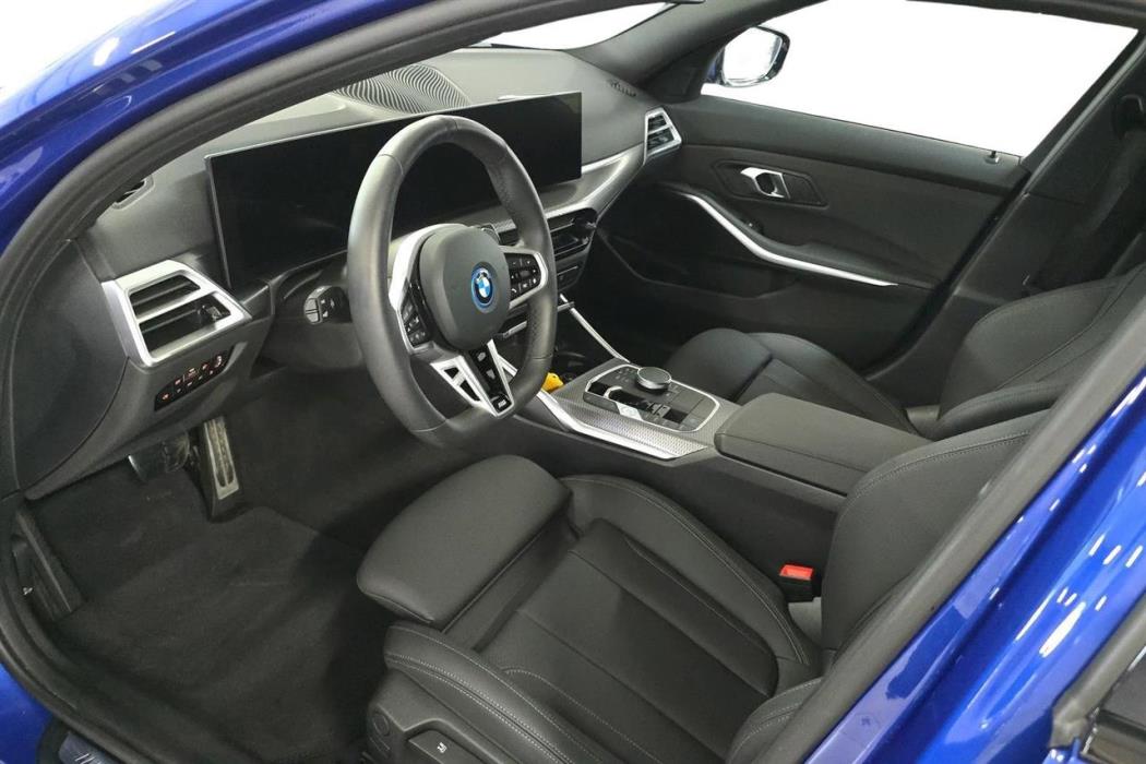 BMW 330 2026