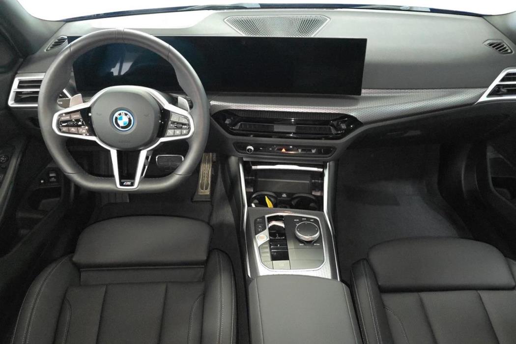 BMW 330 2026
