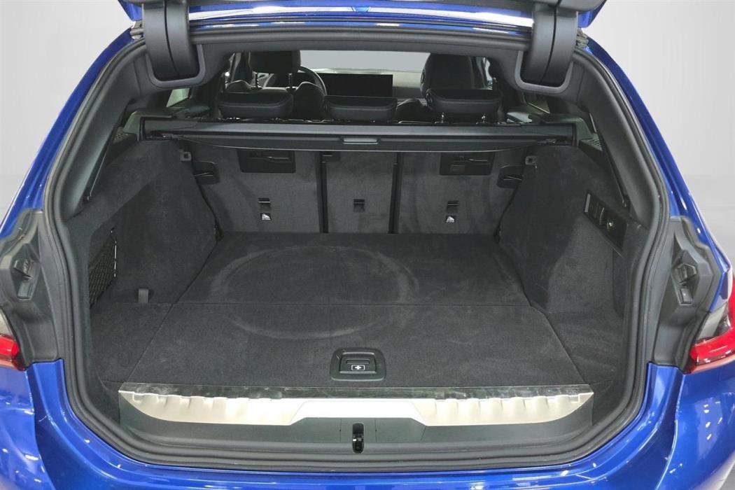 BMW 330 2026