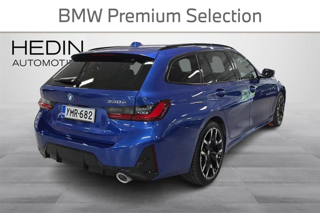 BMW 330 2026