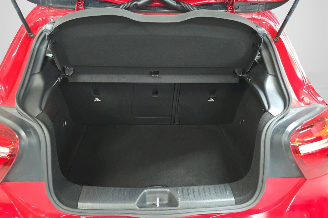 MERCEDES-BENZ A 2016