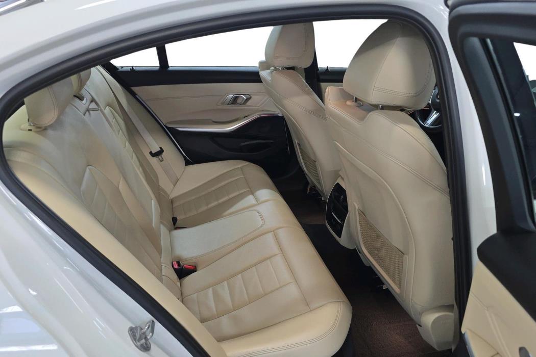 BMW 330 2019