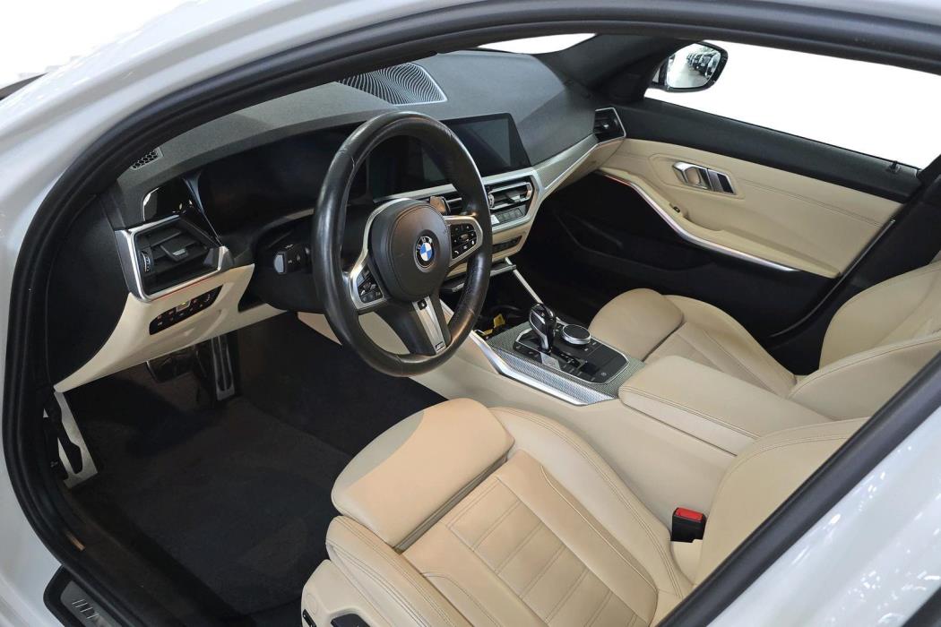 BMW 330 2019