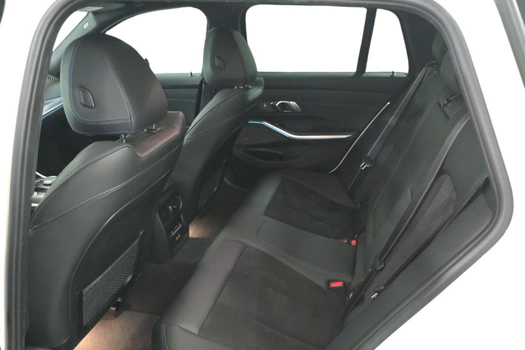 BMW 330 2023