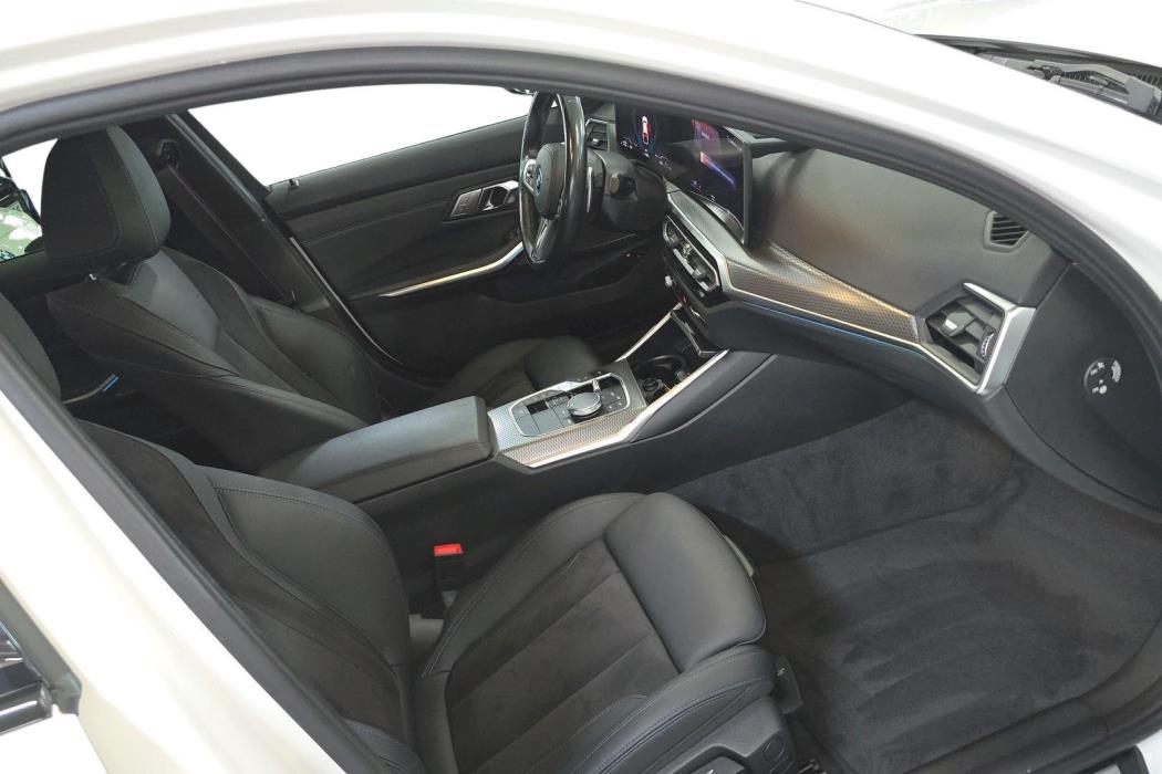 BMW 330 2023