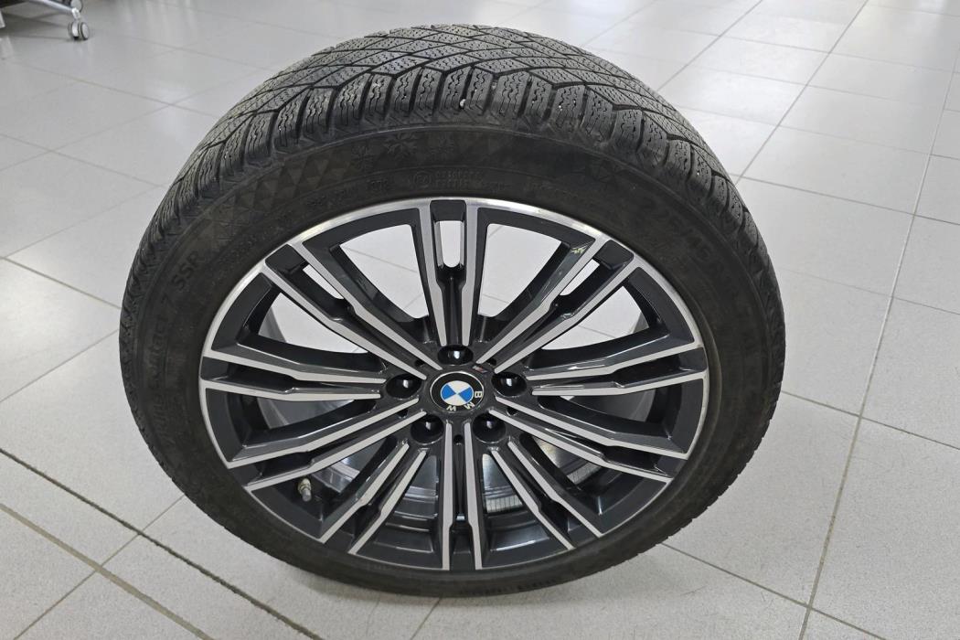 BMW 330 2023