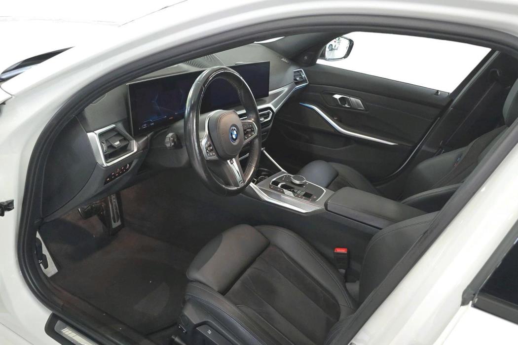 BMW 330 2023