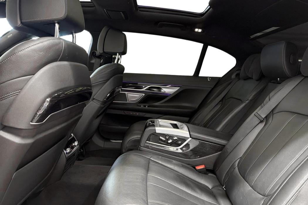 BMW 745 2019